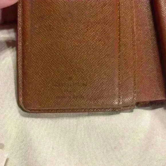 Louis Vuitton Kiss Lock Wallet - Picture 10 of 15